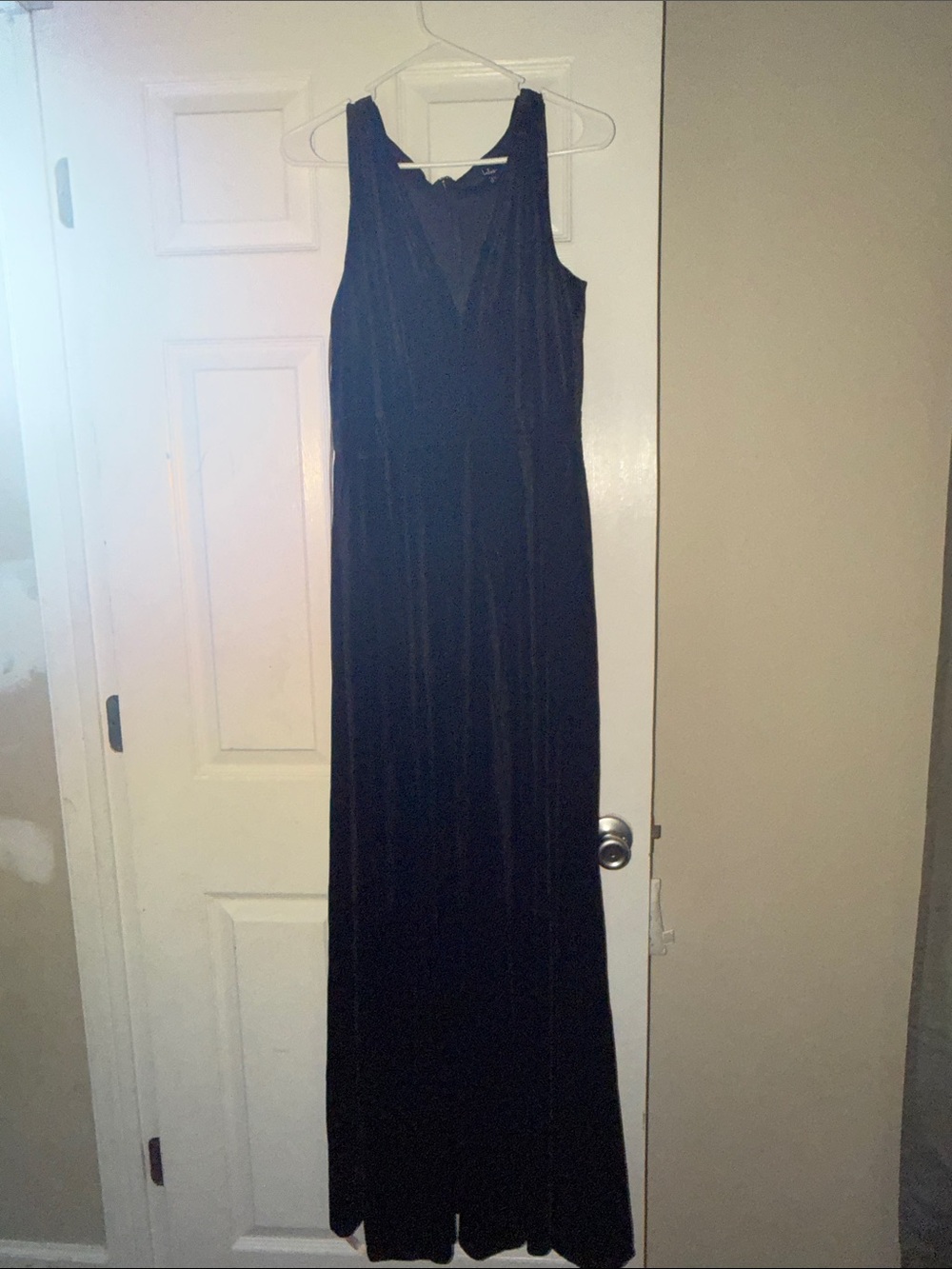 Lulu's Black Sleeveless V-Neck Maxi Dress